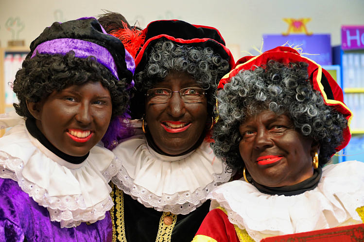 Aankomst van de Sint en zijn Zwarte Pieten in Waarder_144